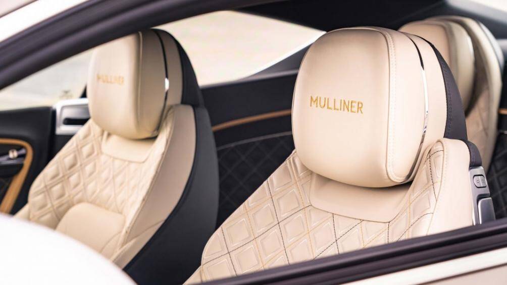 Ngoài ra, phần tựa đầu của mỗi ghế ngồi cũng được thêu chữ Mulliner nhằm thể hiện phiên bản giới hạn