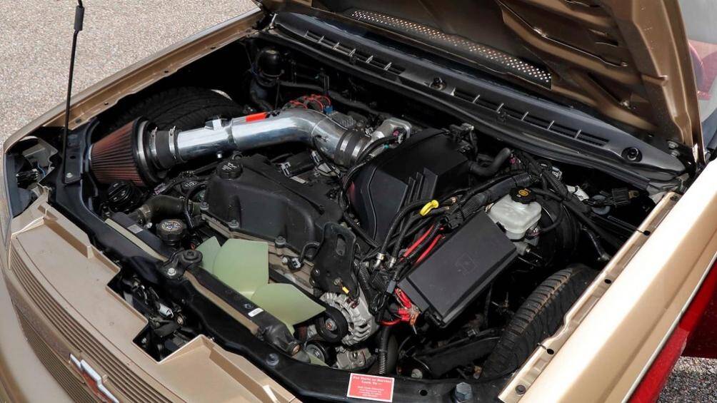 Xe được trang bị động cơ 5 xi-lanh dung tích 3.5 lít sản sinh 220 mã lực nguyên bản, do vậy đây là vị trí duy nhất trên xe không bị thay đổi