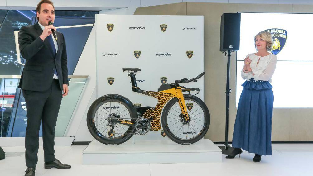 10. Lamborghini X Cervelo P5X Lamborghini Edition Bike: Sẽ chỉ có 25 chiếc P5X được sản xuất độc quyền, giá bán của nó khoảng 20.000USD (463 triệu đồng)