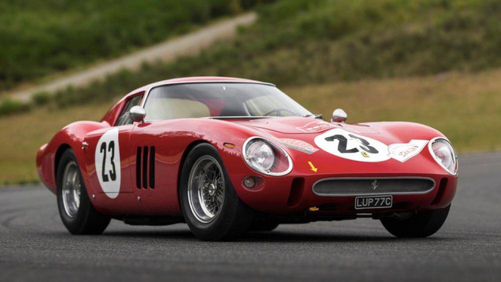 2. Ferrari 250 GTO 1962: Cũng là một trong 39 chiếc 250 GTO trên thế giới, nó được bán vào tháng 8/2014 với giá 38,115 triệu USD (khoảng 884 tỷ đồng)