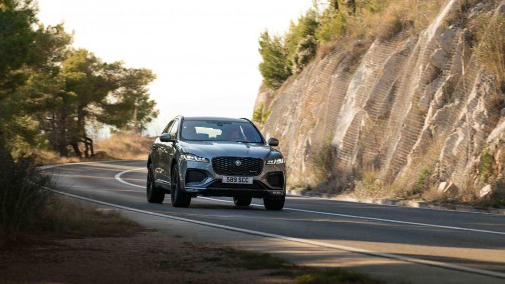 Xe sở hữu phần lưới tản nhiệt mới được mở rộng với họa tiết theo dạng kim cương nổi bật hơn đáng kể so với phiên bản trước đó