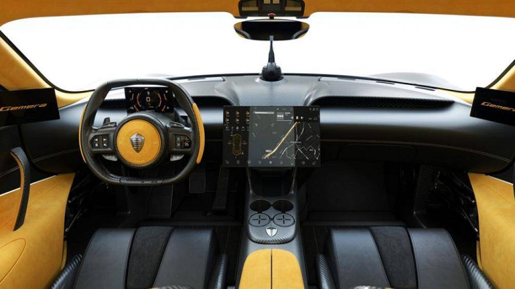 Trong trường hợp cần chạy thuần điện, 3 mô-tơ của Koenigsegg Gemera cũng có thể giúp xe di chuyển trong phạm vi 50 km nhờ việc tích hợp bộ ắc-quy đi kèm