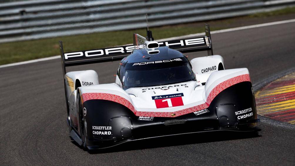 Porsche 919 Evo Hybrid, tăng tốc 0-96 km/h trong 2,2 giây.
Đây là mẫu xe có khả năng tăng tốc tốt nhất của Porsche, tính đến thời điểm hiện tại.
Vào tháng 12/2018, trên đường đua Nurburgring, mẫu xe này đã lập kỷ lục hoàn thành một vòng đường đua trong 5 phút 19,55 giây