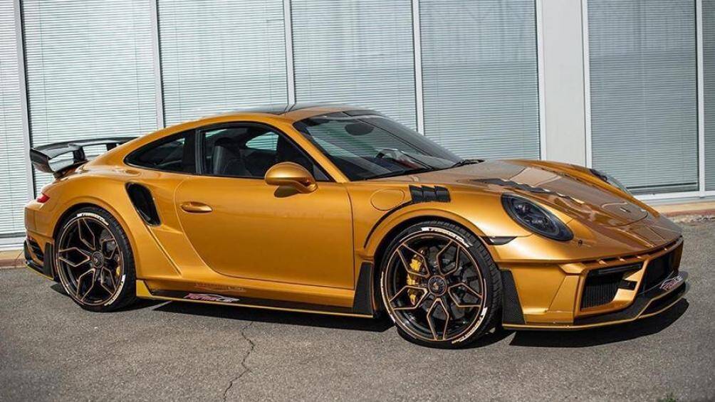 Một công ty có tên là SLC Global Concept của Nga mới đây đã giới thiệu mẫu siêu xe chiếc Porsche 911 Turbo S Gold Venom bản độ sợi carbon độc đáo
