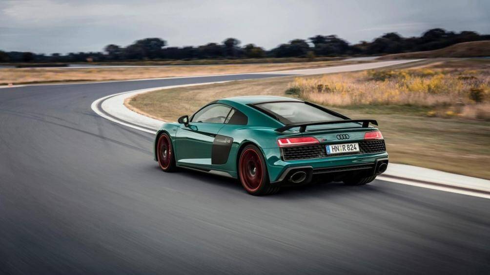 Phiên bản đặc biệt này là một lời tri ân tới thành tích thống trị đường đua nổi tiếng trong thập kỷ mới qua của R8 LMS