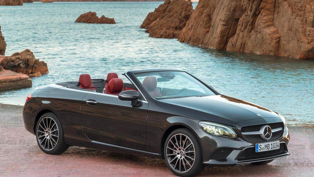 9. Mercedes-Benz C-Class Cabriolet 2020 (giá khởi điểm: 55.950 USD)