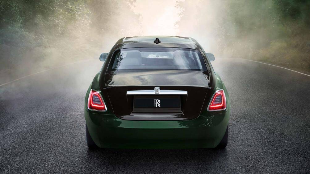 Rolls-Royce trang bị cho Ghost thế hệ thứ hai khối động cơ V12 tăng áp kép, dung tích 6,75 lít có khả năng tạo ra công suất cực đại 571 mã lực