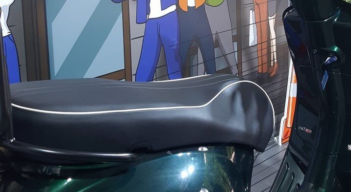 Đường gân dập nổi trên yên xe mang đến vẻ khỏe khoắn, thể thao