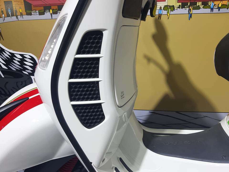 Phiên bản Vespa GTS Super Racing Sixties 300 HPE được trang bị động cơ 300 HPE xy-lanh đơn SOHC 4 kỳ, 4 van, làm mát bằng dung dịch, dung tích 300cc