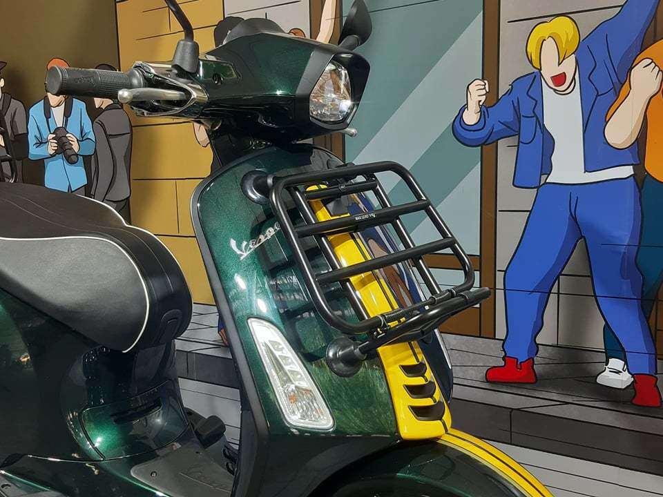 Xe có 2 lựa chọn màu sắc ngoại thất: xanh lá kết hợp với màu vàng thiên về cổ điển tinh tế, lịch thiệp và màu trắng kết hợp với họa tiết đỏ mang đến sự năng động, tươi mới, hiện đại hơn