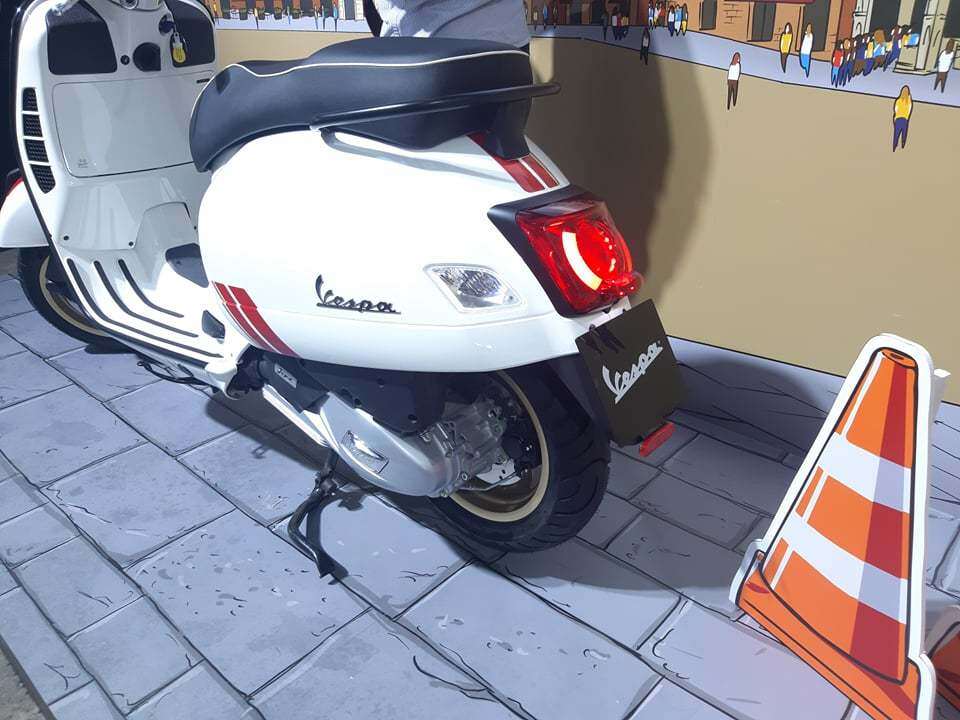 Với những linh kiện cơ khí và điện tử cải tiến, động cơ 300 HPE sở hữu công suất mạnh mẽ hơn, đạt 17,5 KW tại 8.250 vòng/ phút, tăng 12% so với thế hệ động cơ Quasar cũ