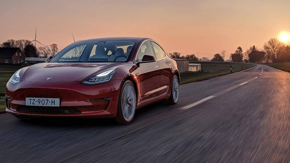 Tesla Model 3
Đây là mẫu xe chạy điện duy nhất góp mặt trong danh sách này. Model 3 đạt điểm tuyệt đối về độ bền, khả năng tránh và giảm thiểu va chạm, neo ghế trẻ em trong các bài kiểm tra được đưa ra bởi IIHS