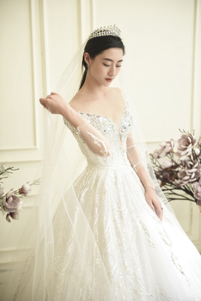 Phương Oanh khoe ảnh thử váy cưới, chuẩn bị tổ chức hôn lễ ở Hà Nội