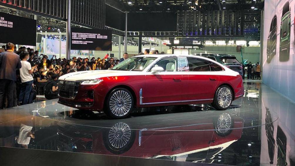 Chiếc Hồng Kỳ H9+ vừa mới xuất hiện tại triển lãm Bắc Kinh 2020 được sơn phối 2 màu đỏ và trắng vô cùng "sang chảnh" với nhiều trang bị tiện nghi mới