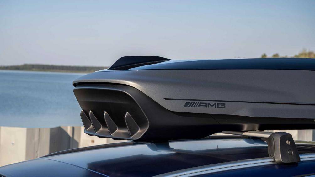 Chi tiết này có thể được lắp thuận tiện trên tất cả các mẫu xe Mercedes-Benz có thanh lắp giá nóc