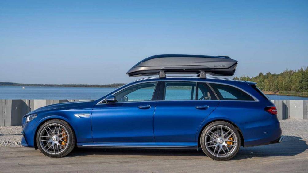 Mercedes-Benz vừa qua đã cho ra mắt cốp phụ nóc xe mới dành cho một số dòng xe vô cùng tiện lợi cho việc đi lại hàng ngày