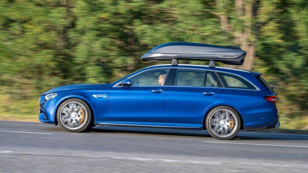 Ngoài ra, theo khuyến cáo của Mercedes-Benz, những chiếc xe gắn cốp phụ mui xe của Mercedes-AMG có thể vận hành ở tốc độ tối đa 130 km/h