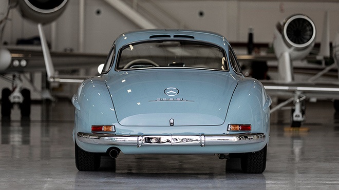 Trong 3 năm ngắn ngủi đó, chỉ có 1.400 chiếc Gullwing ra đời. Điều đặc biệt là 80% trong số xe đó đều thuộc sở hữu của người Mỹ