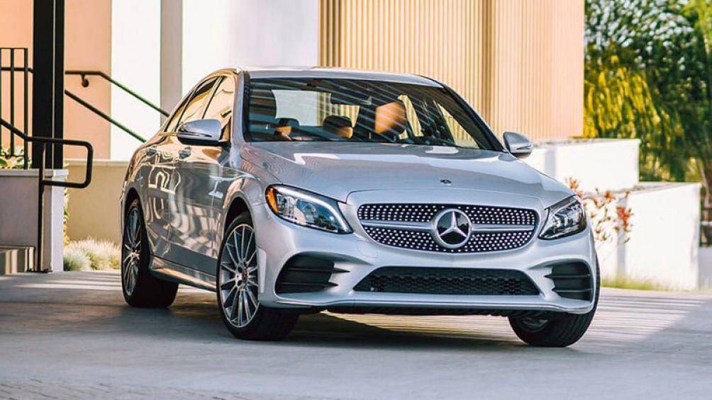 10. Mercedes-Benz C-Class 2020 (giá khởi điểm: 41.400 USD, điểm tổng thể: 8,1/10)