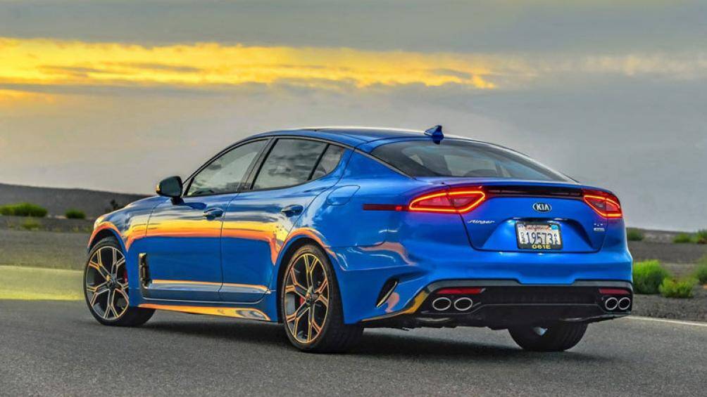 6. Kia Stinger 2020 (giá khởi điểm: 33.090 USD, điểm tổng thể: 8,5/10)