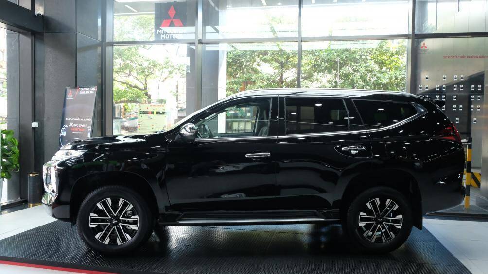 Đặc biệt, bên cạnh những công nghệ an toàn cơ bản mà hầu hết các mẫu SUV hiện nay thường có, Mitsubishi Pajero Sport mới còn được trang bị gói an toàn chủ động Mitsubishi e-Assist