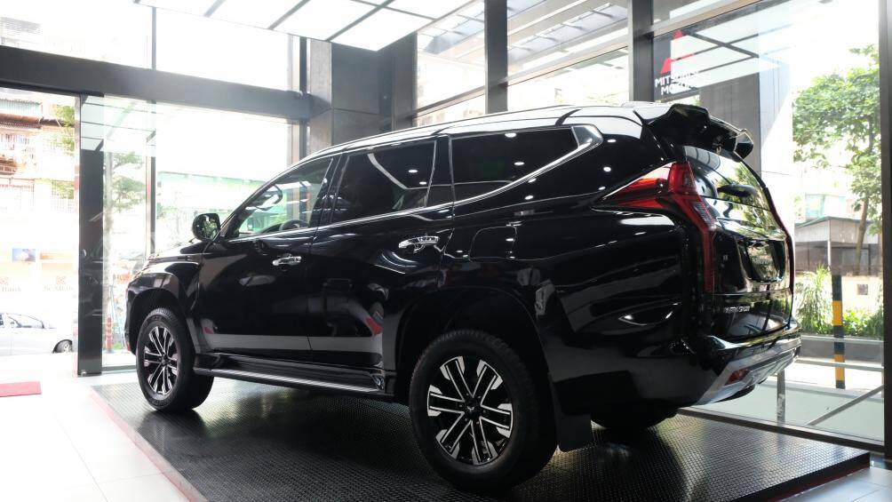 Gói an toàn chủ động này bao gồm: Hệ thống ga tự động thích ứng (ACC), cảnh báo va chạm phía trước (FCM), hệ thống cảnh báo điểm mù (BSW), hỗ trợ thay đổi làn đường (LCA), hệ thống chống tăng tốc ngoài ý muốn (UMS) và hệ thống cảnh báo phương tiện cắt ngang khi lùi xe (RCTA)