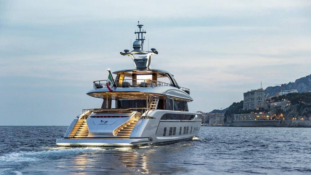 Là một du thuyền sử dụng phong cách thiết kế ô tô, GTT 115 có đầy những chất liệu và hình học được sử dụng trong ngành công nghiệp ô tô