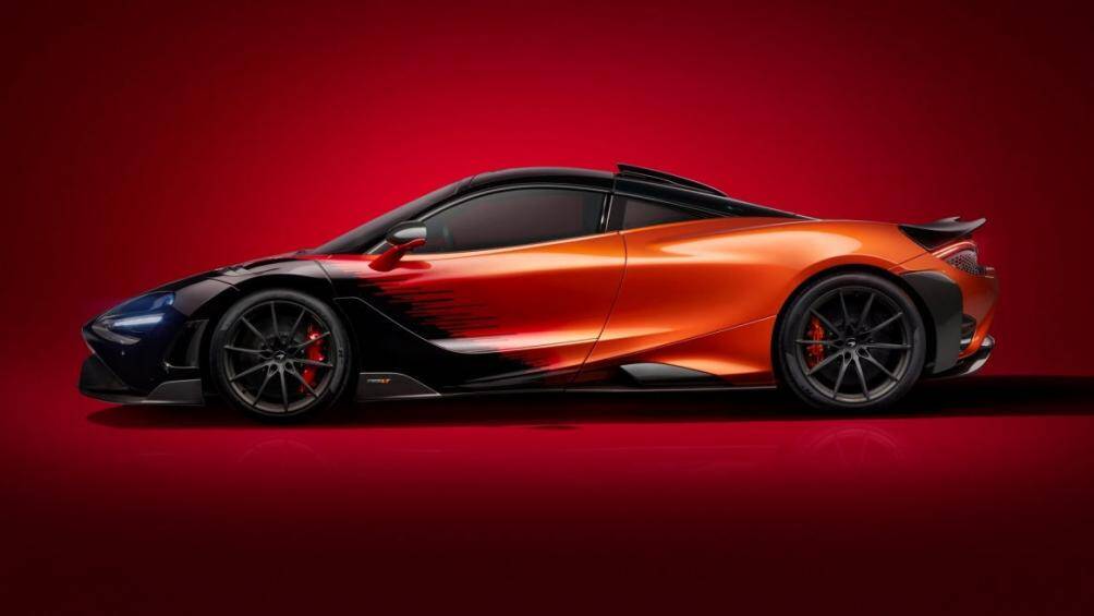 Hệ thống phanh gốm - carbon cũng nổi bật với cùm phanh màu cam ở phía sau và đỏ ở phía trước