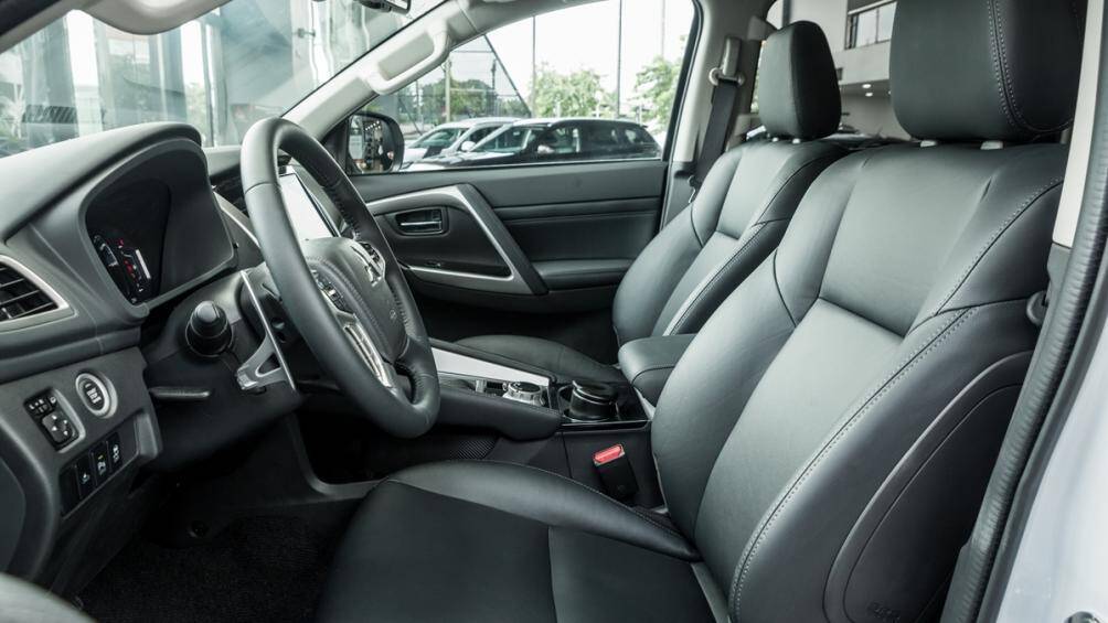 ..., ghế phụ chỉnh điện 4 hướng,...