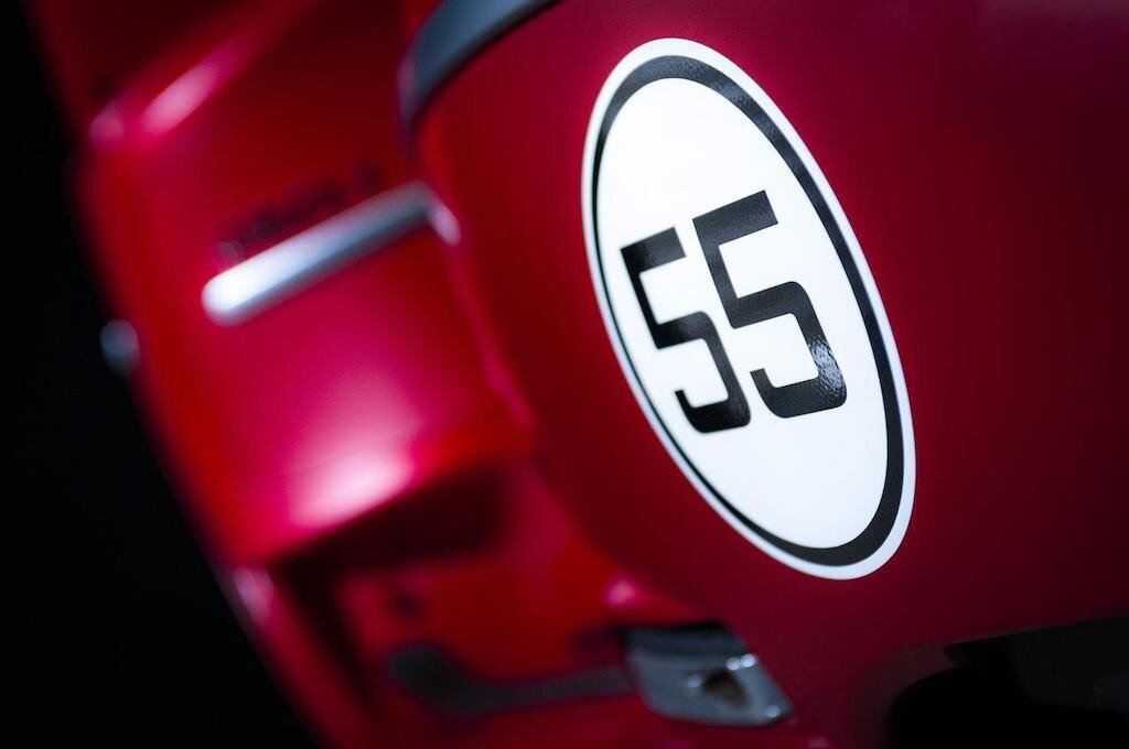 Số 55 nhằm nhắc nhở về thuỷ tổ của Django - chiếc scooter S55 được Peugeot ra mắt từ năm 1953