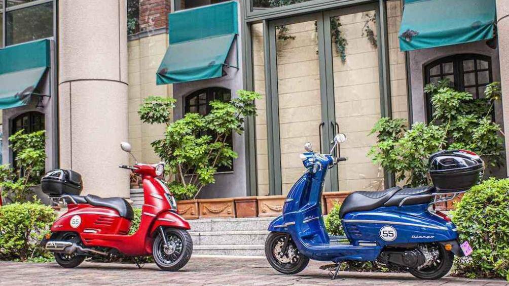 Vào năm 2016, Peugeot Django đã bắt đầu thâm nhập vào Việt Nam và được sản xuất ở nhà máy Peugeot Scooters tại Đồng Nai