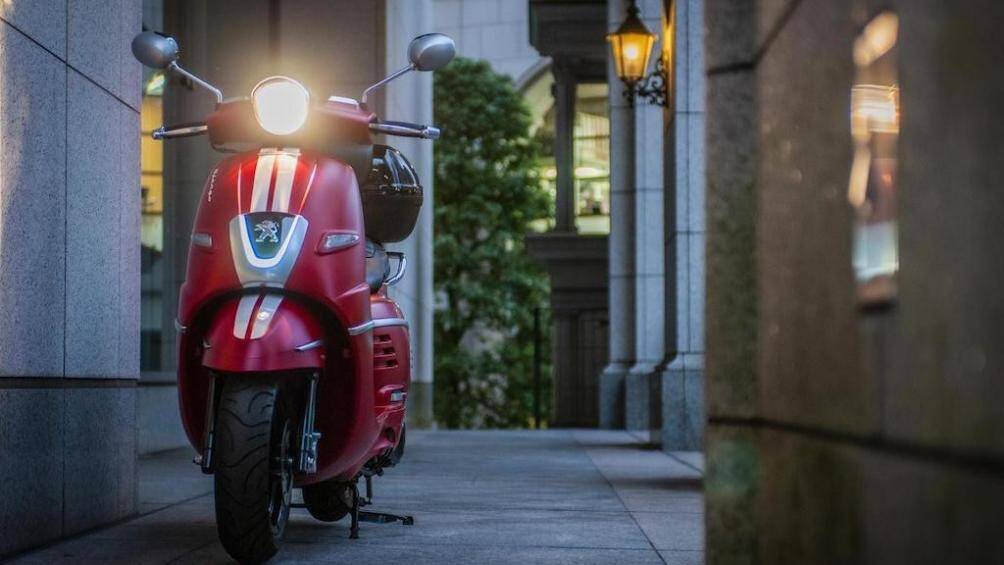 Được bán với 2 mức dung tích động cơ 125 và 150cc, mọi chiếc Django Sports đều được trang bị động cơ xi-lanh đơn làm mát bằng gió SOHC 4 kỳ, 2 van