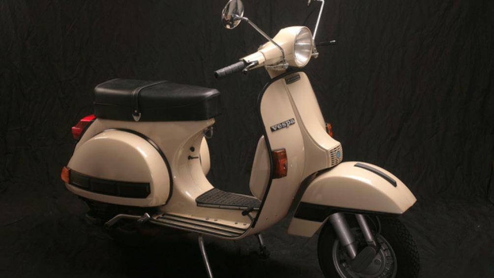 Vespa VSX 1 - P 200 E 1982 198 phân khối, tốc độ tối đa 95km/h