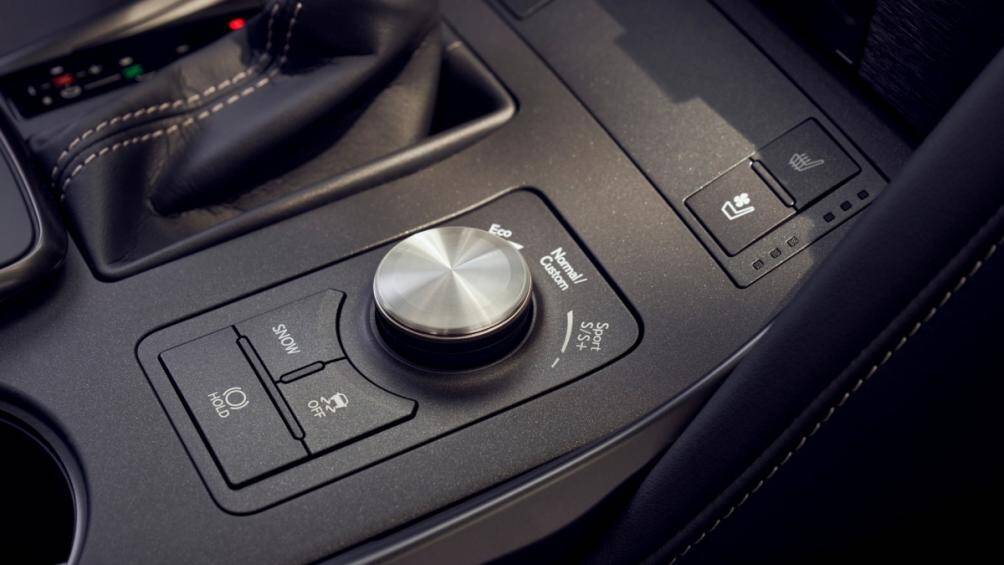 Phiên bản dẫn động bốn bánh có giá từ 44.900 USD (tương đương 1,04 tỷ đồng) – có hộp số tự động 6 cấp và khả năng tăng tốc từ 0-96 km/h trong 5,7 giây