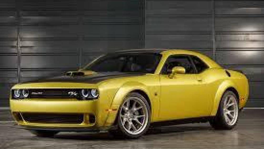 7. Dodge Challenger 2020 (giá khởi điểm: 28.095 USD, điểm tổng thể: 7,9/10)