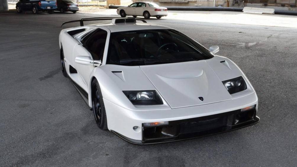 "Siêu bò" Lamborghini Diablo trong bài viết này thuộc đời xe 1991, sở hữu gói nâng cấp lên phiên bản đua GT đời 1998
