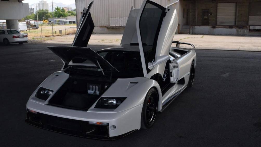 Hiện chiếc Lamborghini Diablo này đang được rao bán trên trang Bring a Trailer