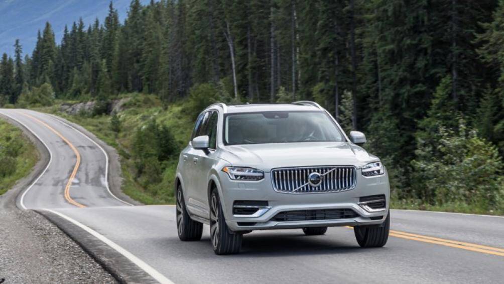 9. Volvo XC90 2020 (giá khởi điểm: 48.350 USD, điểm tổng thể: 7,6/10)