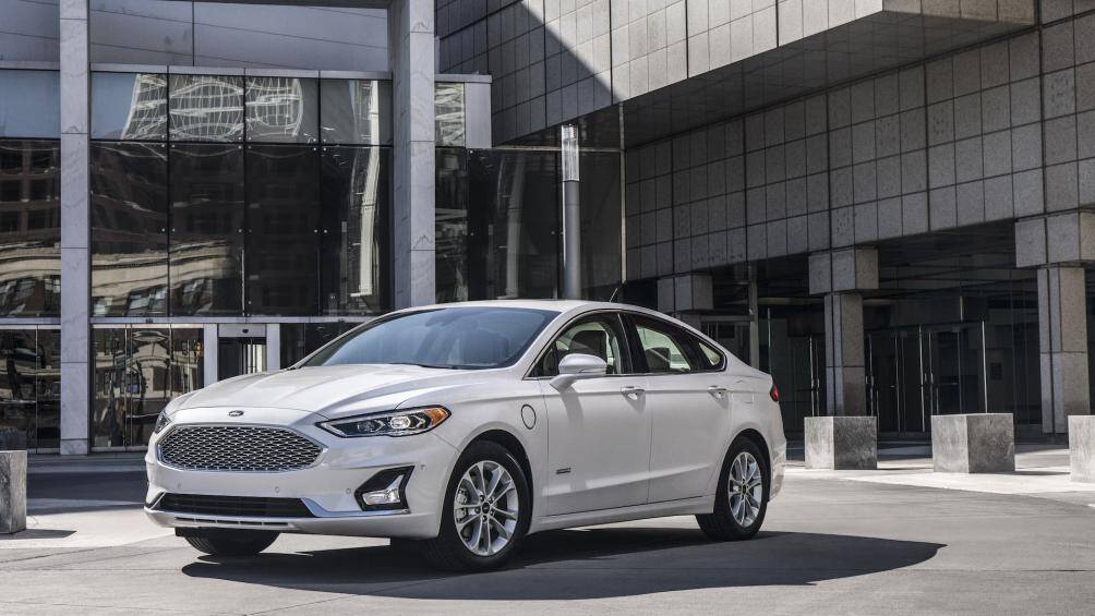 5. Ford Fusion 2020 (điểm tổng thể: 8,1/10, giá khởi điểm: 23.170 USD)