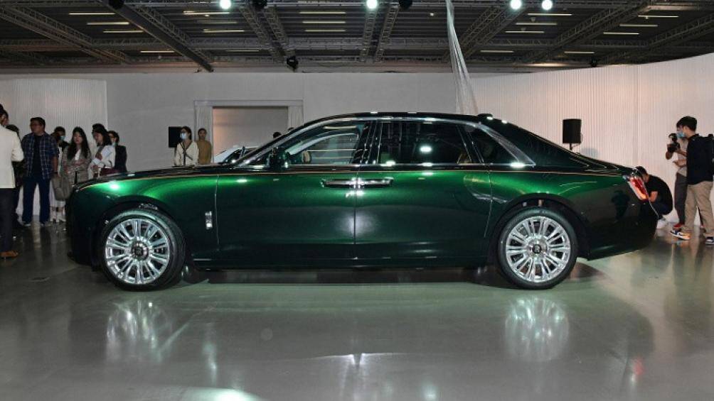 Mới được trình làng vào cuối tháng 9 vừa qua, mẫu xế sang Rolls-Royce Ghost Extended đã nhanh chóng được mở bán tại thị trường Trung Quốc và Úc