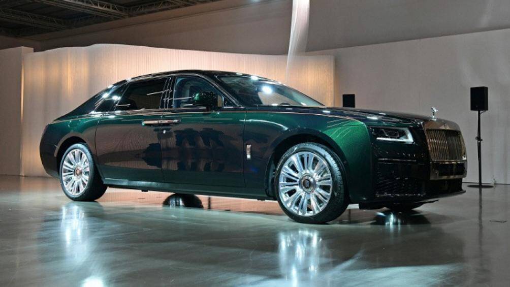 Đúng như tên gọi, Rolls-Royce Ghost Extended 2021 mới sở hữu chiều dài tăng 170 mm so với Rolls-Royce Ghost 2021 tiêu chuẩn