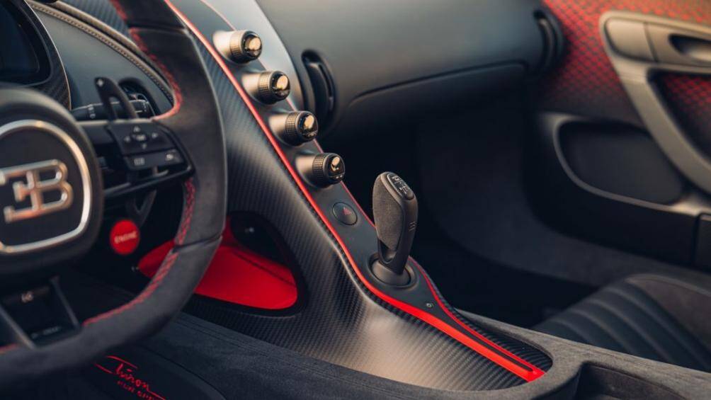 Ở chế độ này, các hệ thống kiểm soát lực kéo trên xe sẽ can thiệp ít hơn, mang đến cảm giác phấn khích hơn cho người cầm lái