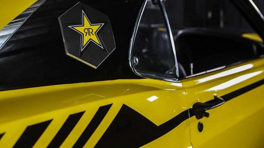 Lớp tem "Quadra Yellow" độ với các chi tiết màu đen tương phản. Ngoài ra xe còn được nâng cấp khung gầm để tương xứng vẻ ngoại thất hoành tráng mới