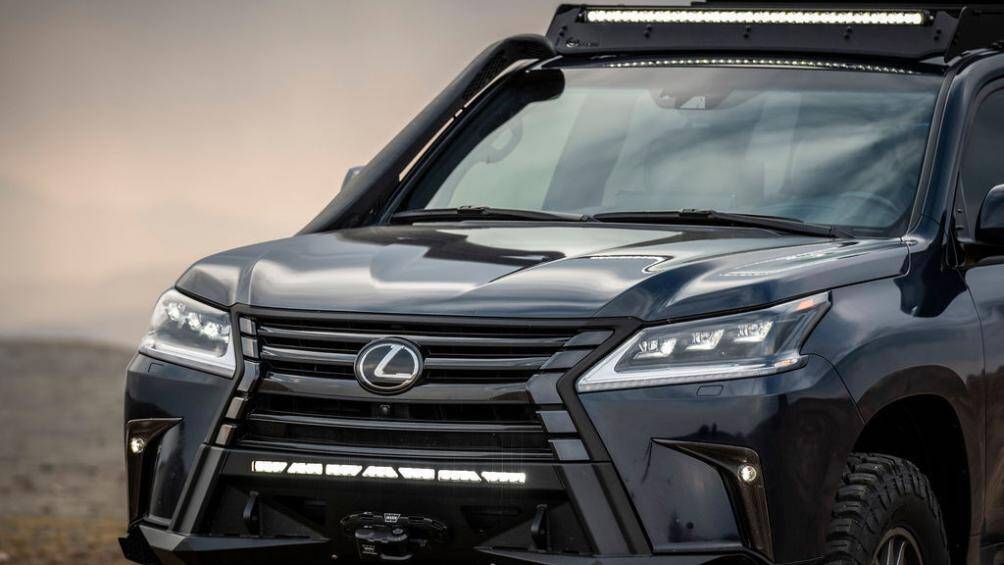 Ngoài ra, xe còn được trang bị phần ống thở đặc trưng thường thấy trên những chiếc xe Off-Road