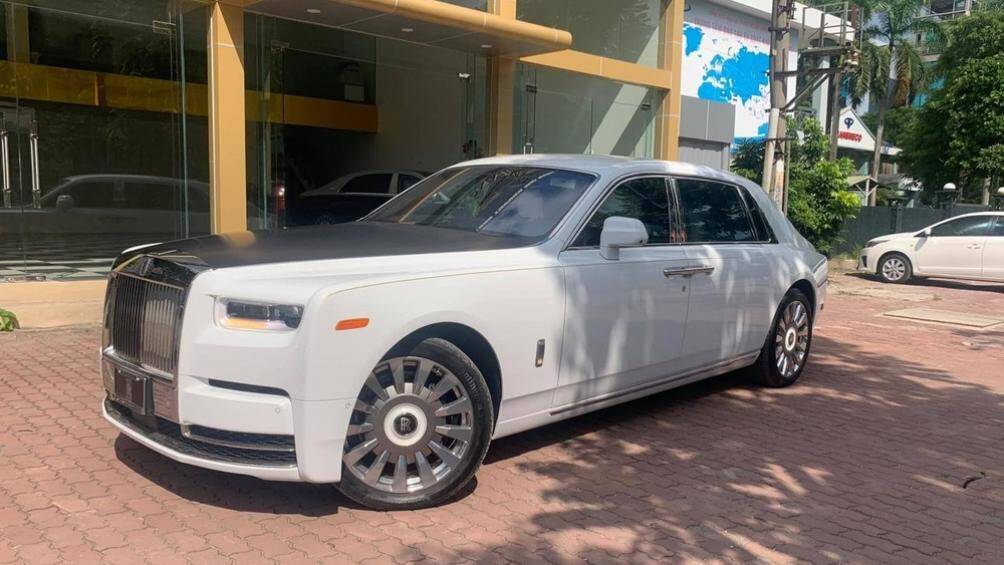 Mới đây, chiếc Rolls-Royce Phantom Tranquillity thứ 2 chính thức có mặt tại Việt Nam. Ước tính giá xe nếu ra biển trắng ước tính trên 65 tỷ đồng