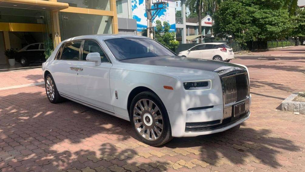 Chiếc Rolls-Royce Phantom Tranquillity thứ 2 về Việt Nam mang ngoại thất màu trắng đi kèm nắp capô màu tối