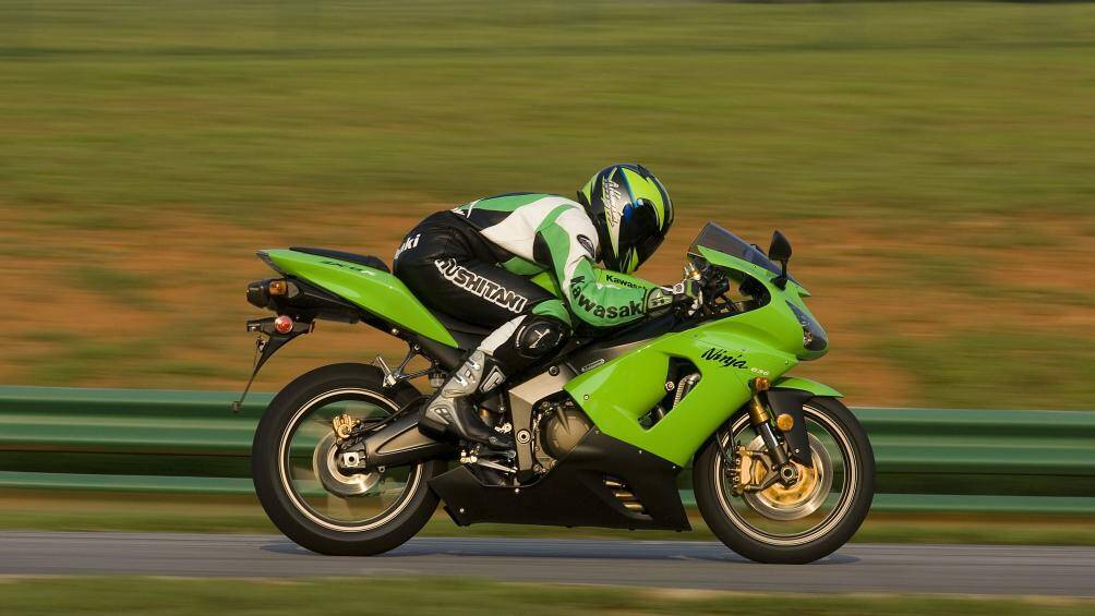7. Kawasaki Ninja ZX-6R 636 2006 (vận tốc tối đa: 274 km/h)