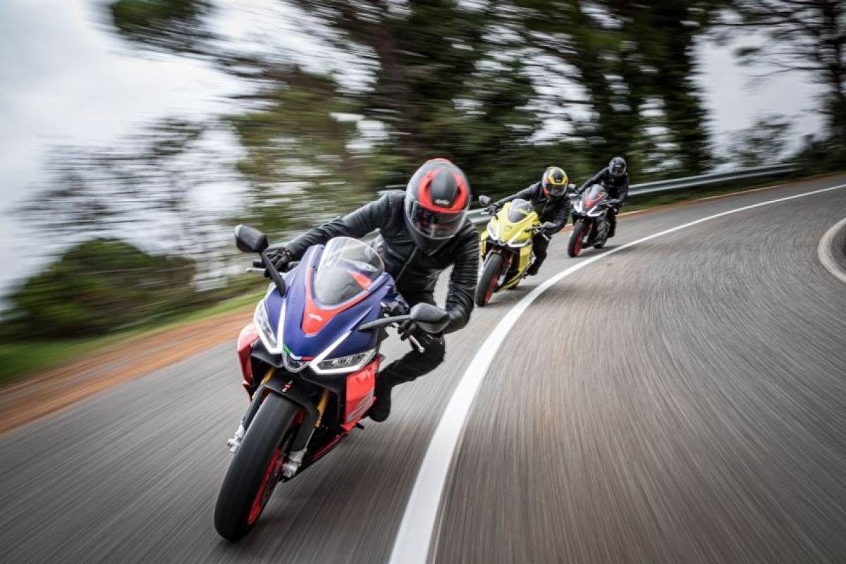 Ngoài ra, còn có phần mềm quản lý lực kéo và kiểm soát bánh xe, cùng với kiểm soát hành trình, sang số nhanh và phanh động cơ