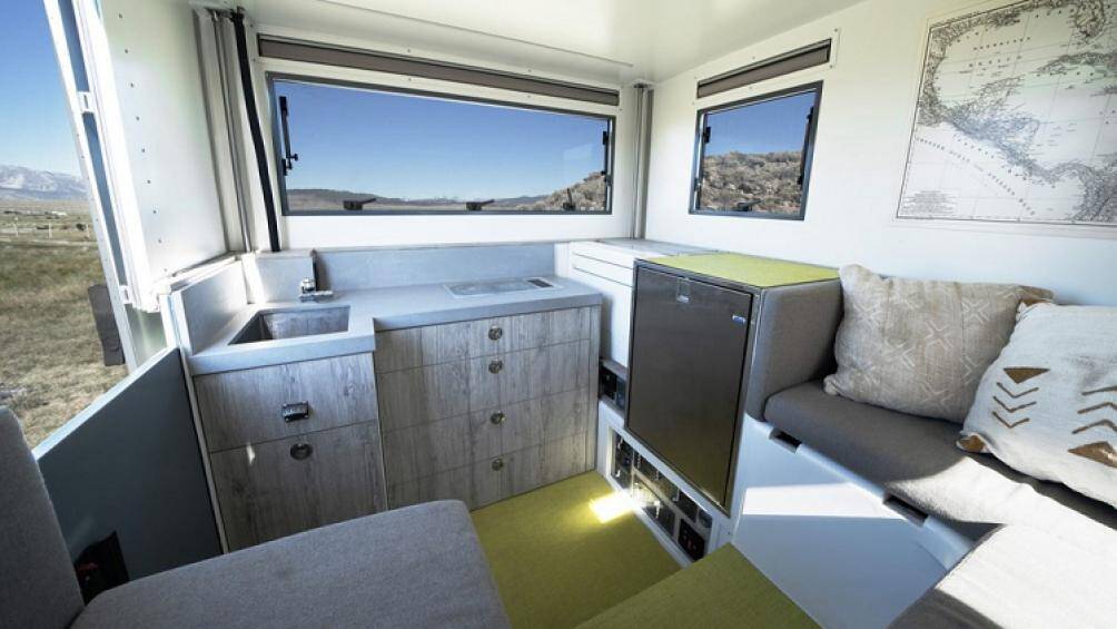 Trong cabin lắp đặt đầy đủ những tính năng tiện nghi cho những cuộc hành trình dài. Giá xe Ford F-550 Adrift là 225.000 USD (tương đương 5,2 tỷ đồng)