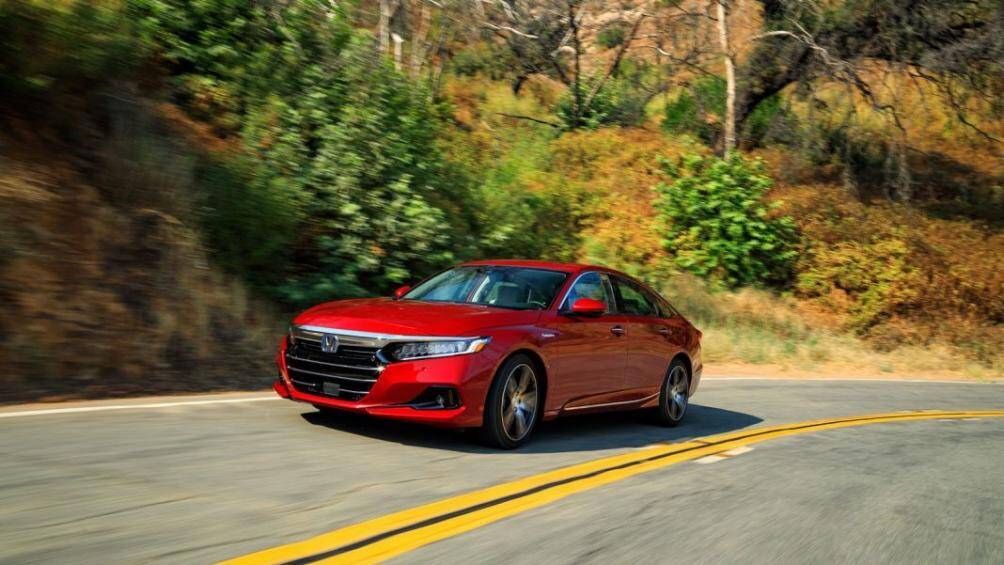 Ngoại thất phiên bản này đã được nâng cấp cản trước với lưới tản nhiệt lớn hơn, tích hợp radar của hệ thống Honda Sensing